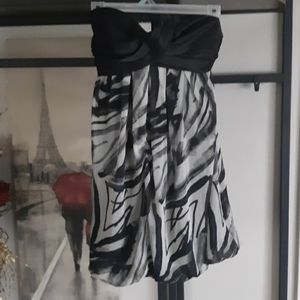 Flowy, strapless  Forever 21 mini